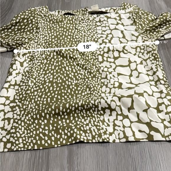 J. Crew 100% Silk Cream & Green Giraffe Animal Print 3/4 Sleeve Top Size 6 - Picture 7 of 8